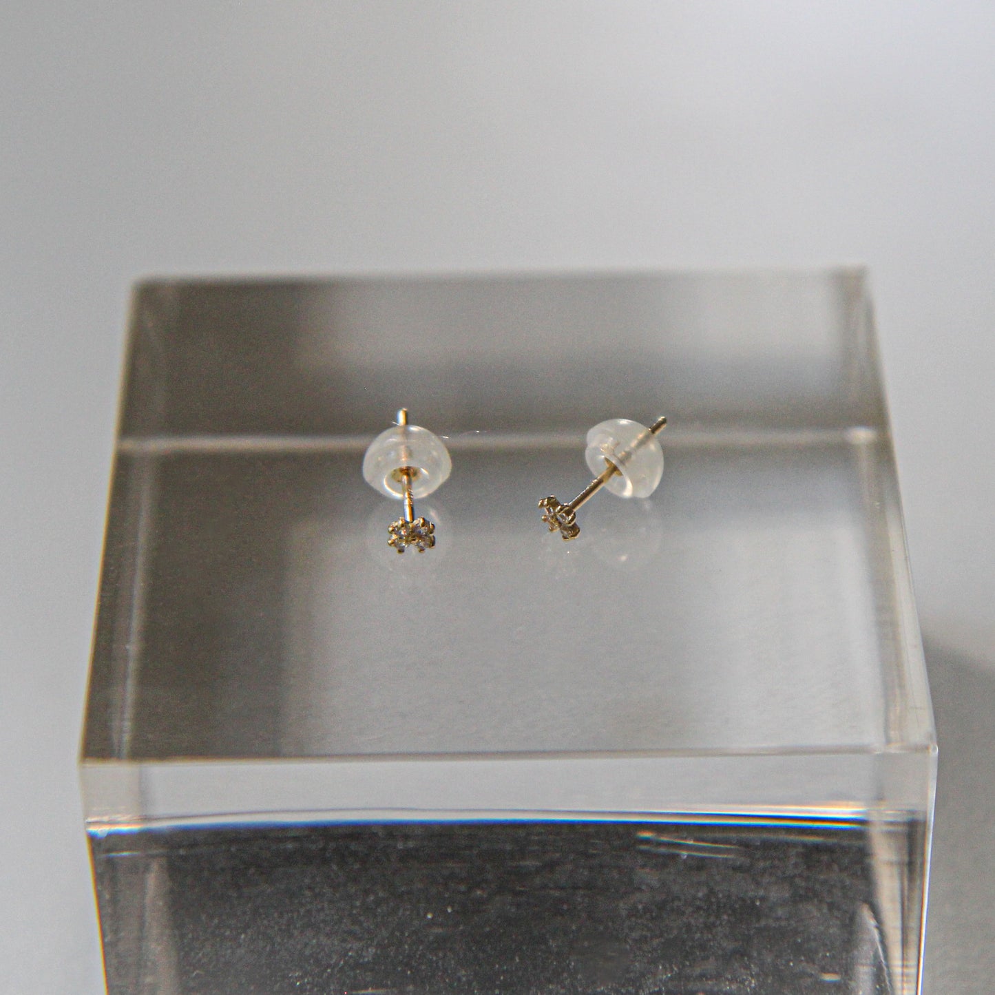14k Solid Gold Crystal Mini Crystal Clove Stud Earring
